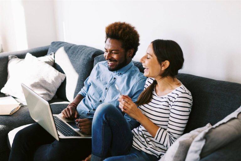 4 Ways to Use Technology to Simplify Your Home Buying Process